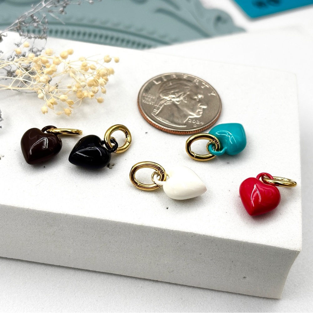 Roxanne Assoulin The Itsy Bitsy Puffy Heart Charm In Persimmon firm price - Picture 9 of 9
